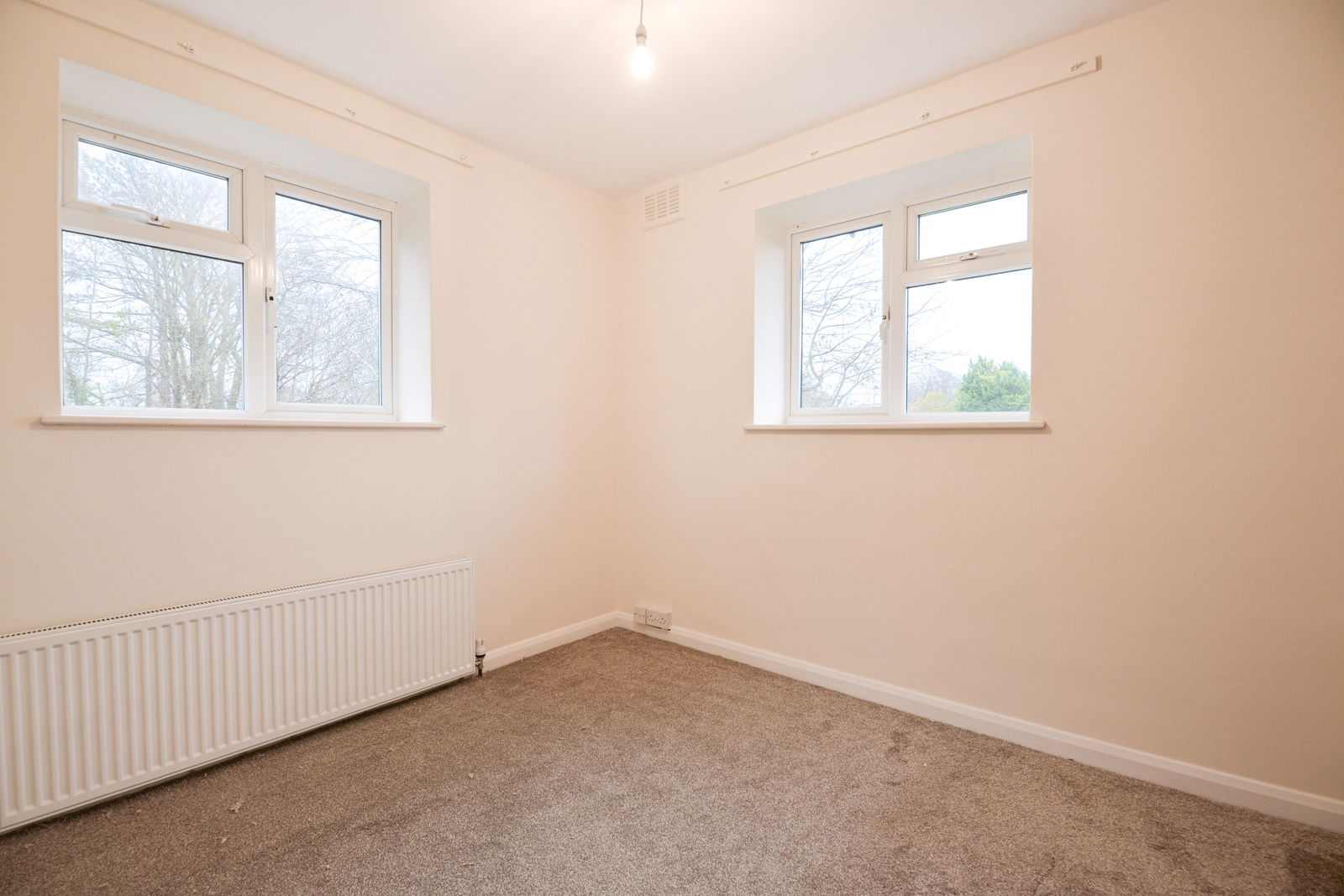 3 bed semi-detached house to rent in Blakes Lane, Leatherhead 12