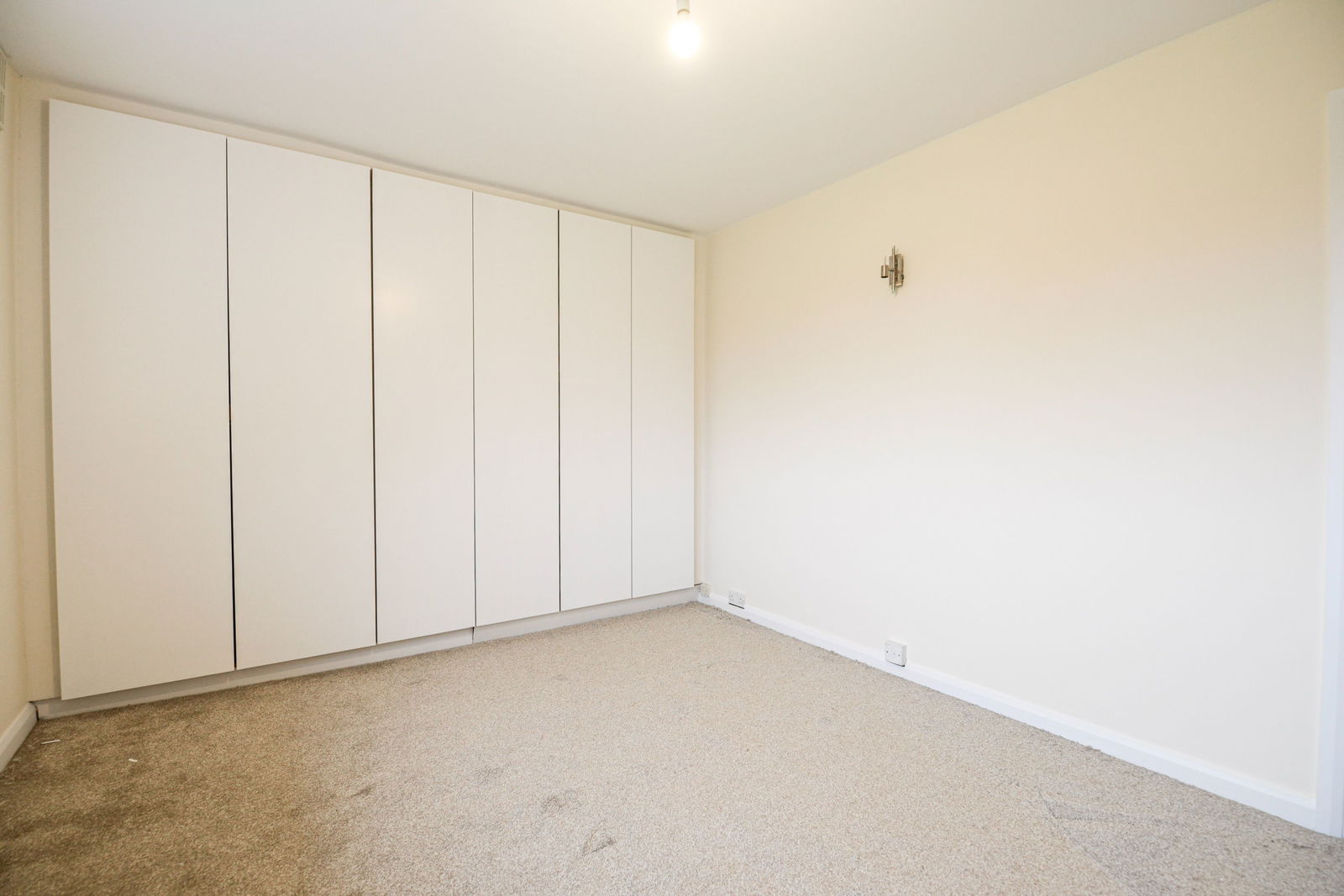 3 bed semi-detached house to rent in Blakes Lane, Leatherhead 9