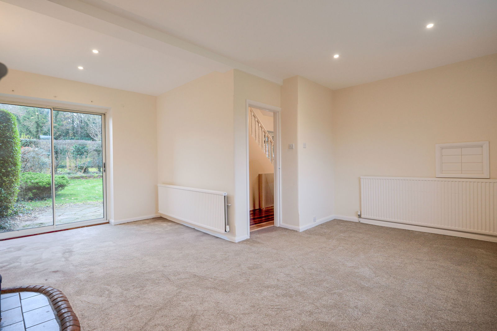 3 bed semi-detached house to rent in Blakes Lane, Leatherhead 6