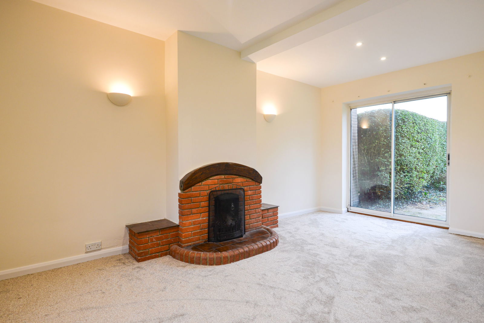 3 bed semi-detached house to rent in Blakes Lane, Leatherhead 5