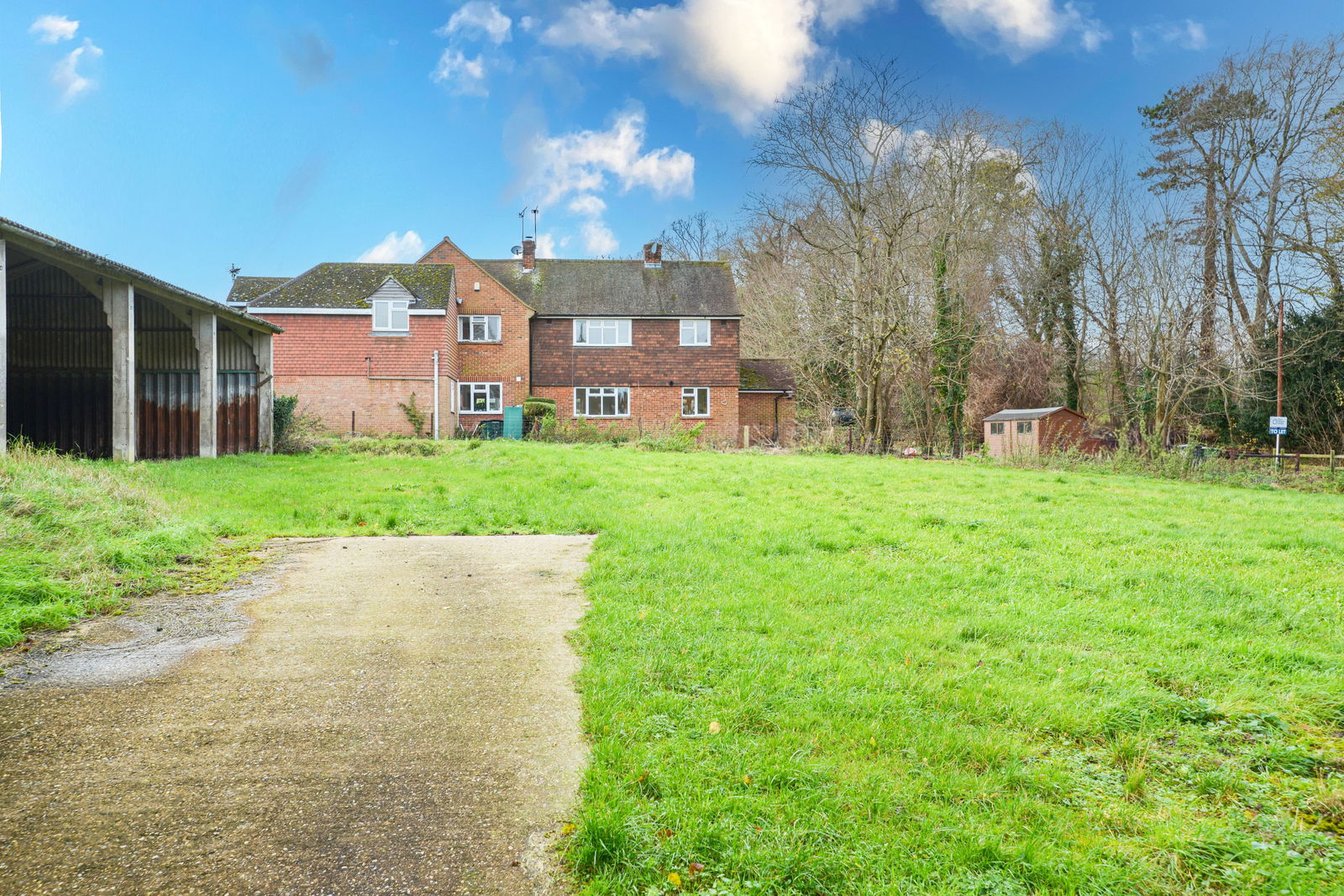 3 bed semi-detached house to rent in Blakes Lane, Leatherhead 17