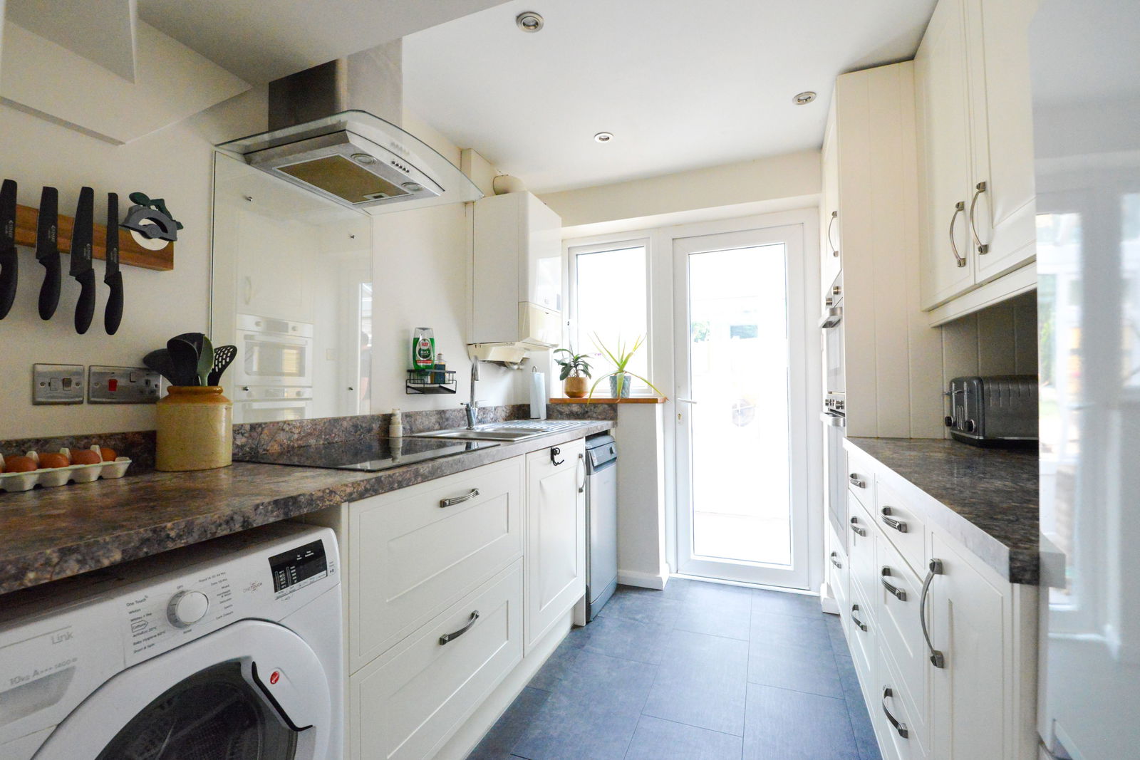 3 bed semi-detached house for sale in Strathcona Avenue, Leatherhead  - Property Image 9