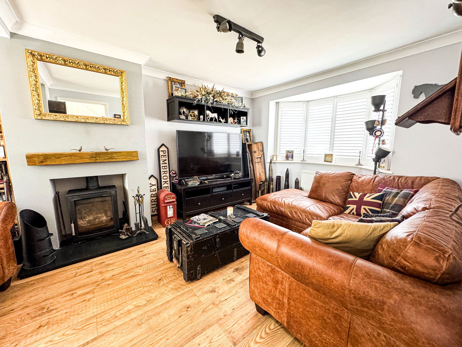 3 bed semi-detached house for sale in Strathcona Avenue, Leatherhead  - Property Image 6