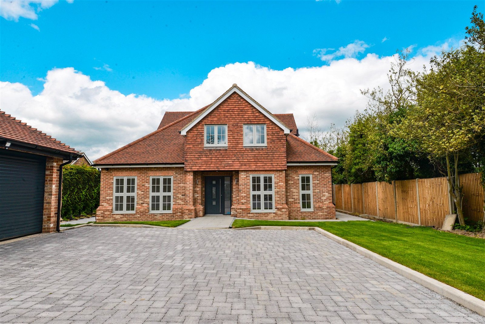 5 bed detached house for sale in Coach Road, Chertsey 4