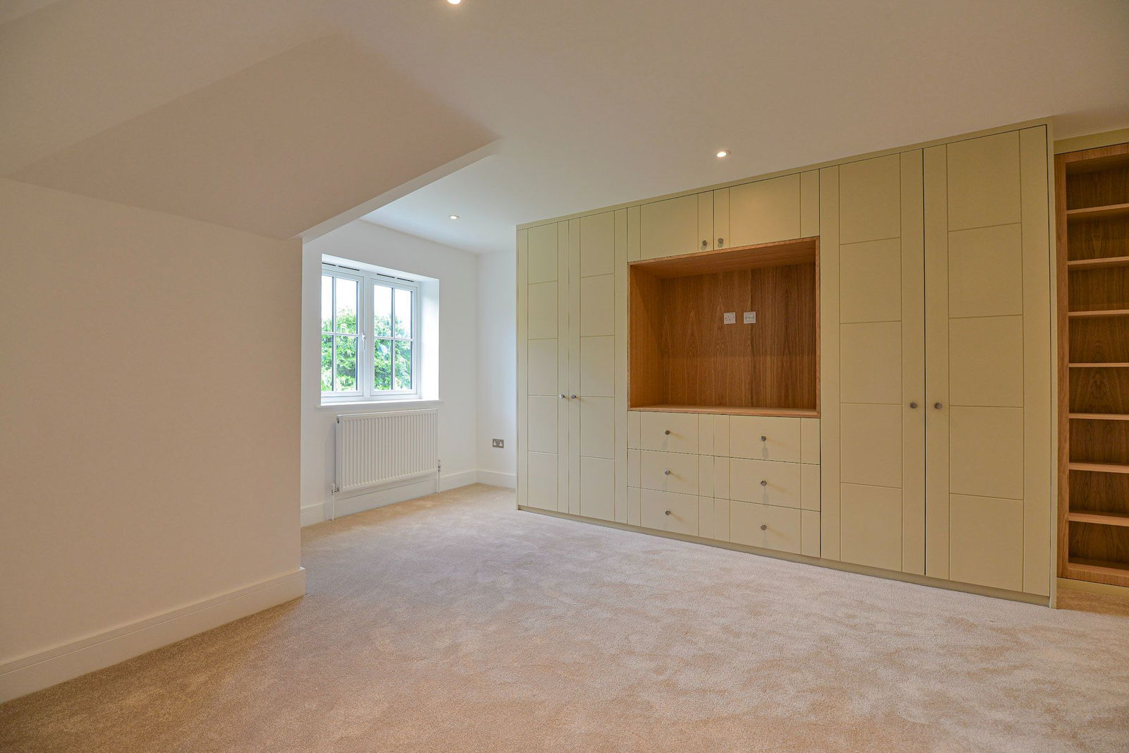 5 bed detached house for sale in Coach Road, Chertsey 22