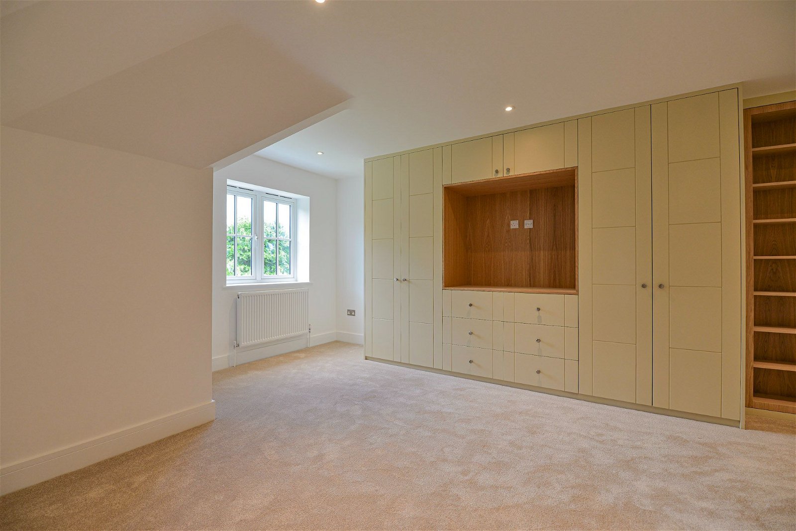 5 bed detached house for sale in Coach Road, Chertsey  - Property Image 23