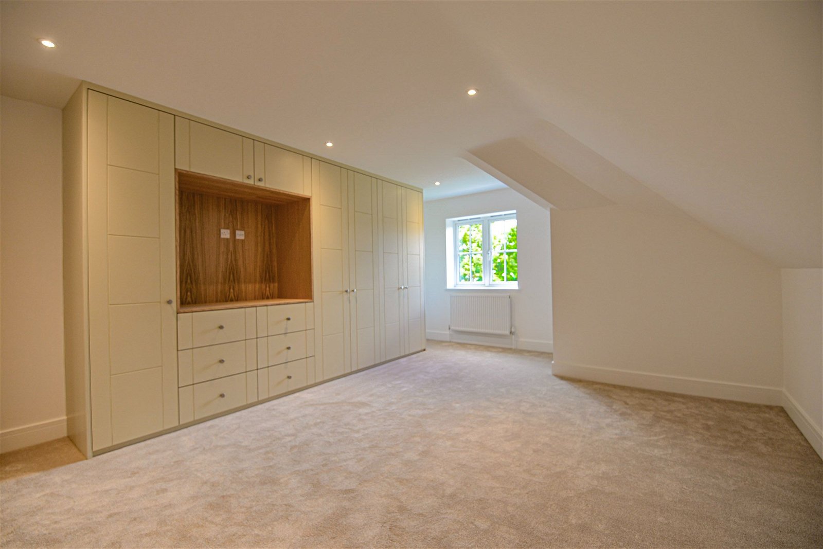 5 bed detached house for sale in Coach Road, Chertsey  - Property Image 9