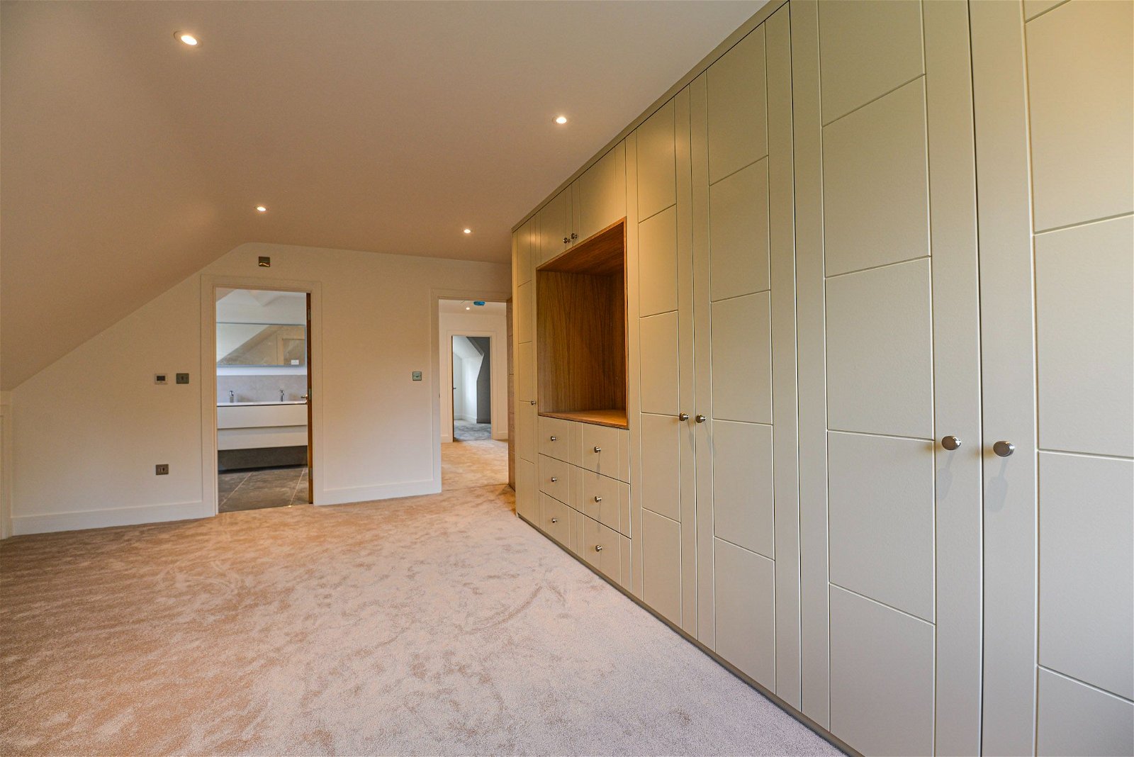 5 bed detached house for sale in Coach Road, Chertsey 12