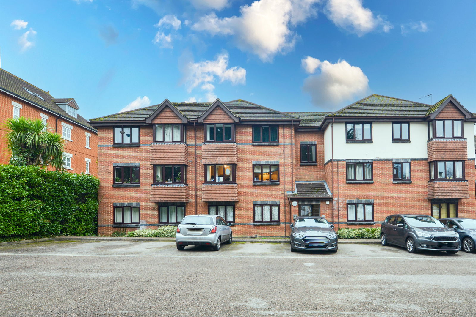 1 bed flat to rent in White Rose Lane, Woking  - Property Image 1