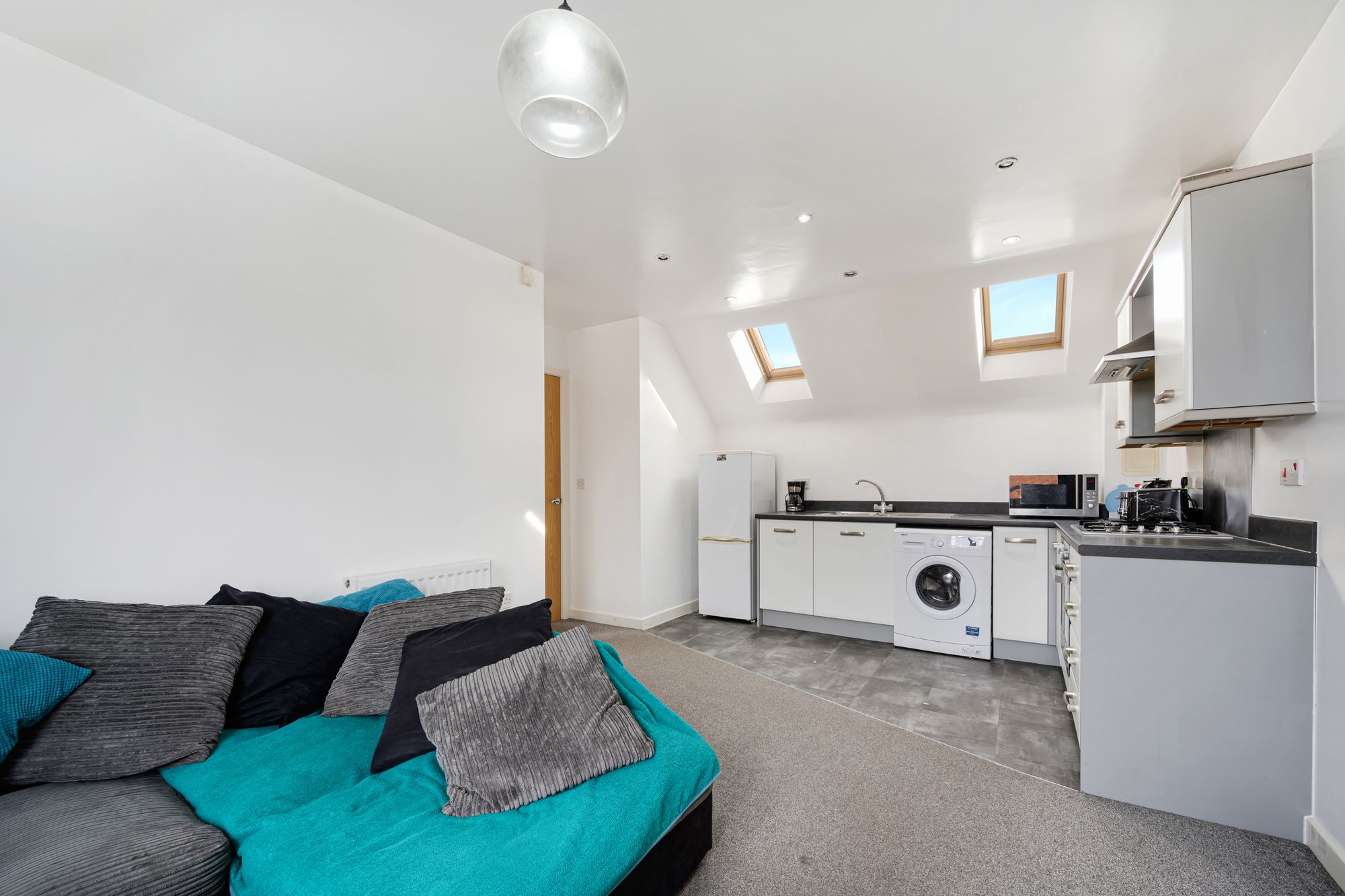 2 bed coach house for sale in Dickens Close, Salford  - Property Image 3