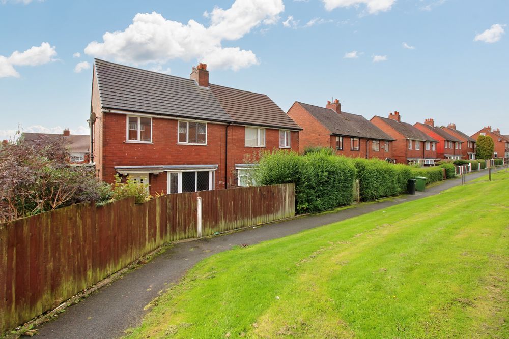 1 bed terraced house to rent in Brunswick Avenue, Bolton  - Property Image 1