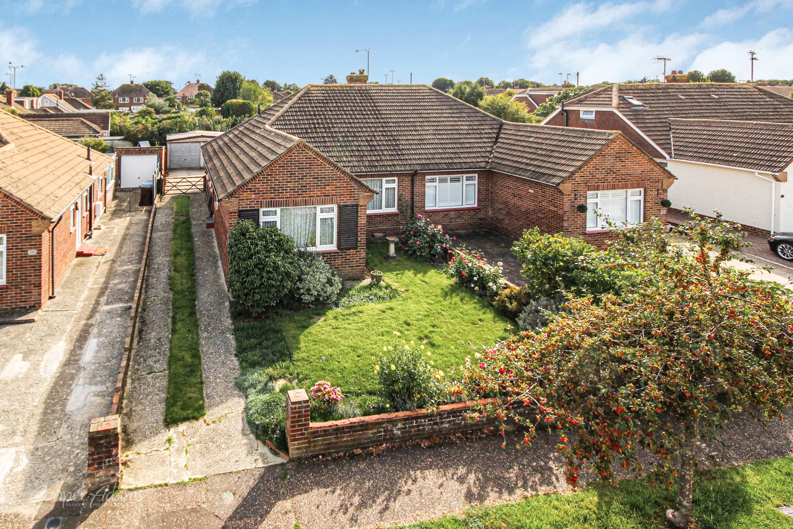 3 bed bungalow for sale in Hillview Crescent, East Preston  - Property Image 1