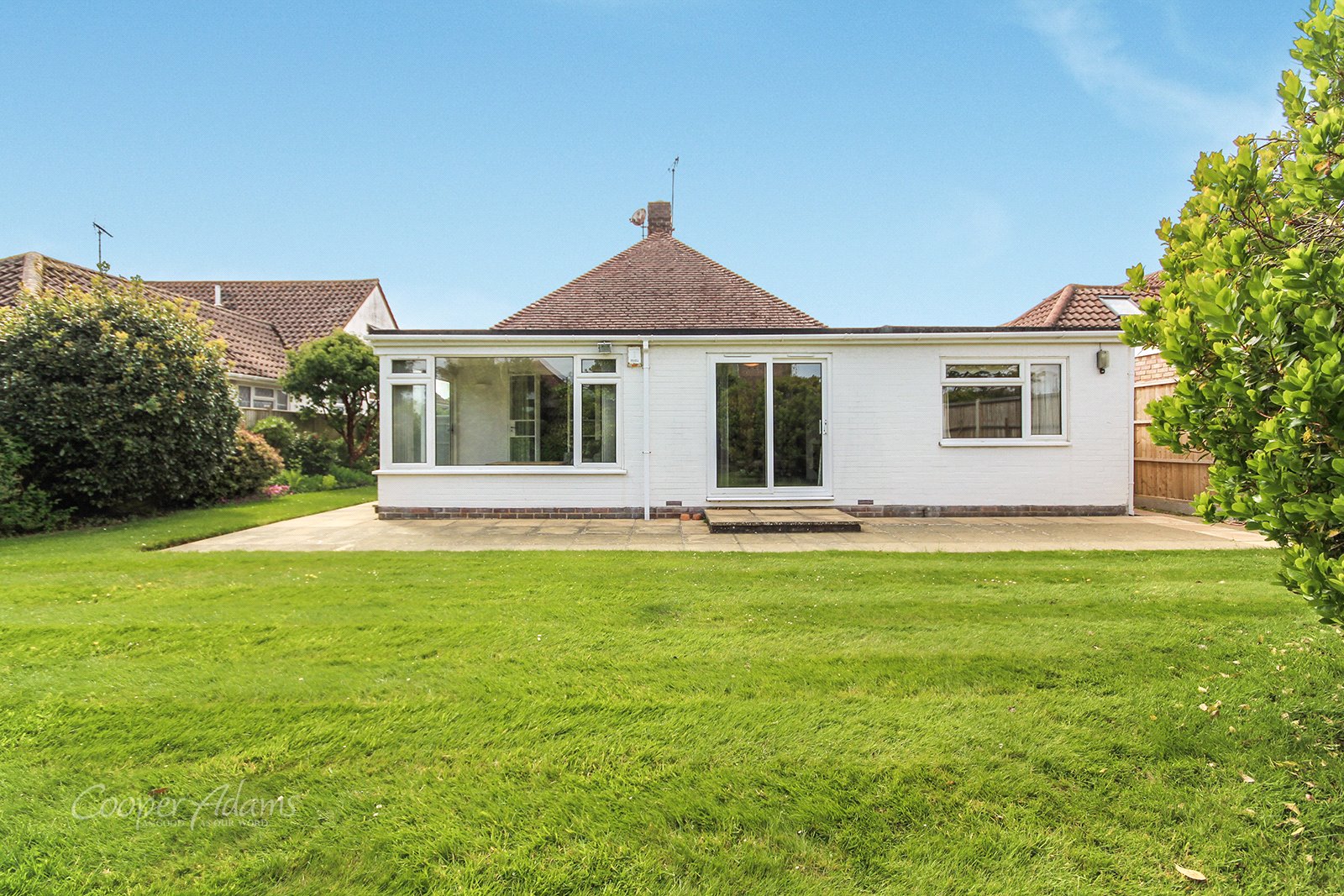 3 bed bungalow for sale in The Roystons, The Willowhayne  - Property Image 3