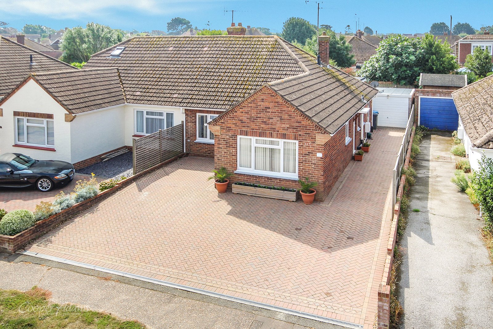 3 bed bungalow for sale in Hillview Crescent, East Preston  - Property Image 2