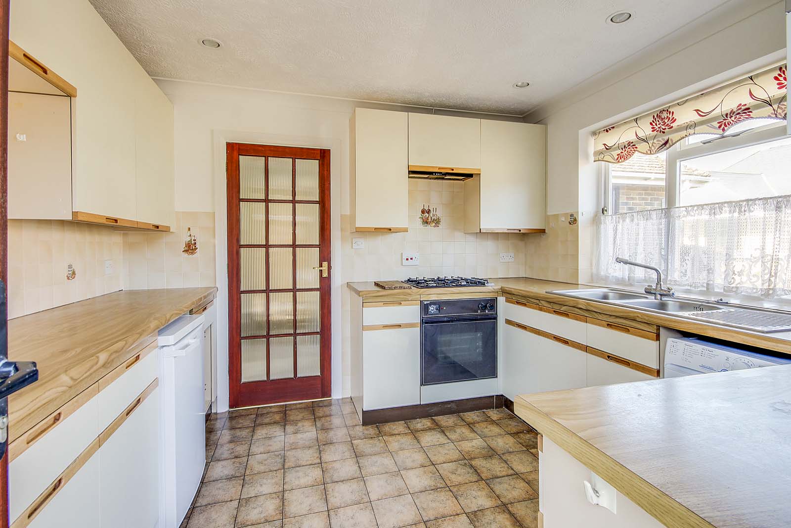 3 bed bungalow to rent in Stonefields, Rustington  - Property Image 10