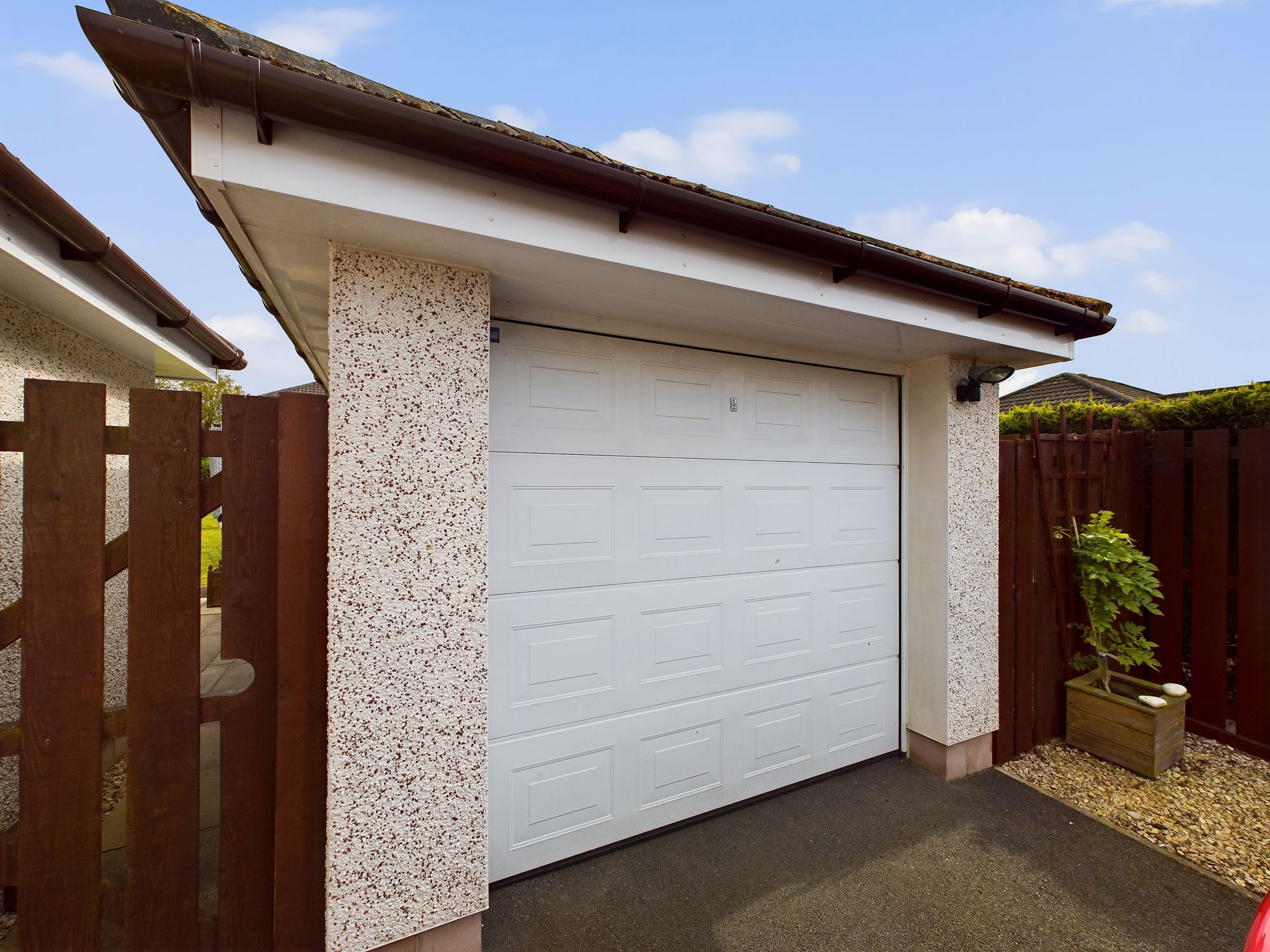 3 bed bungalow for sale in Lockhart Avenue, Lanark  - Property Image 16