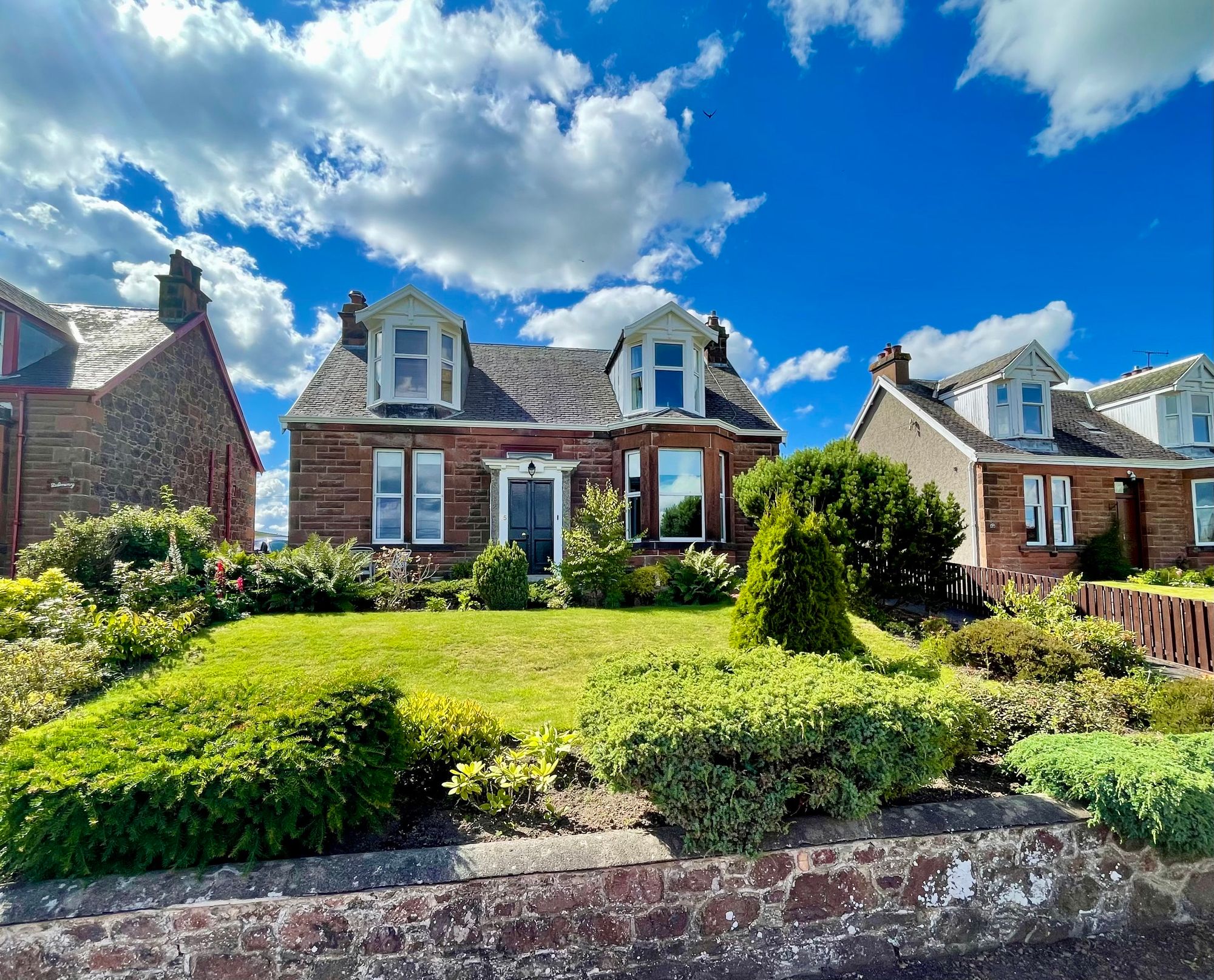 4 bed house for sale in Rowhead Terrace, Biggar  - Property Image 1