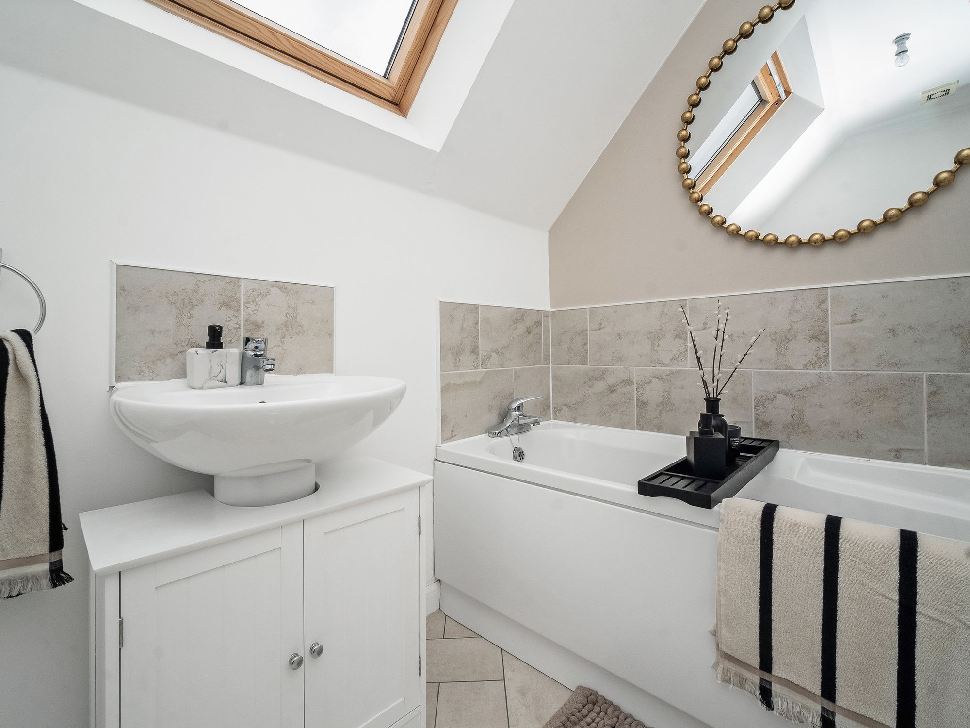 4 bed for sale in Meadowhead Road, Airdrie  - Property Image 32