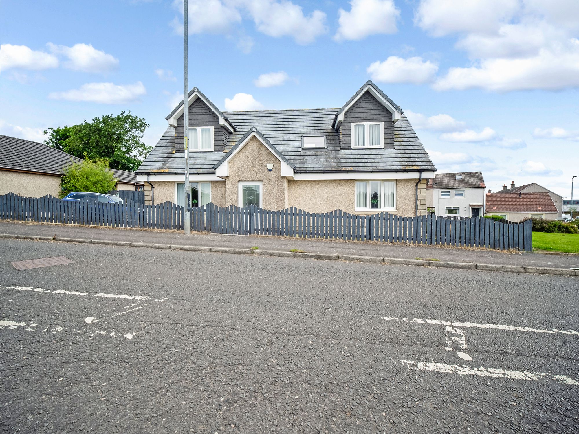 4 bed for sale in Meadowhead Road, Airdrie  - Property Image 5