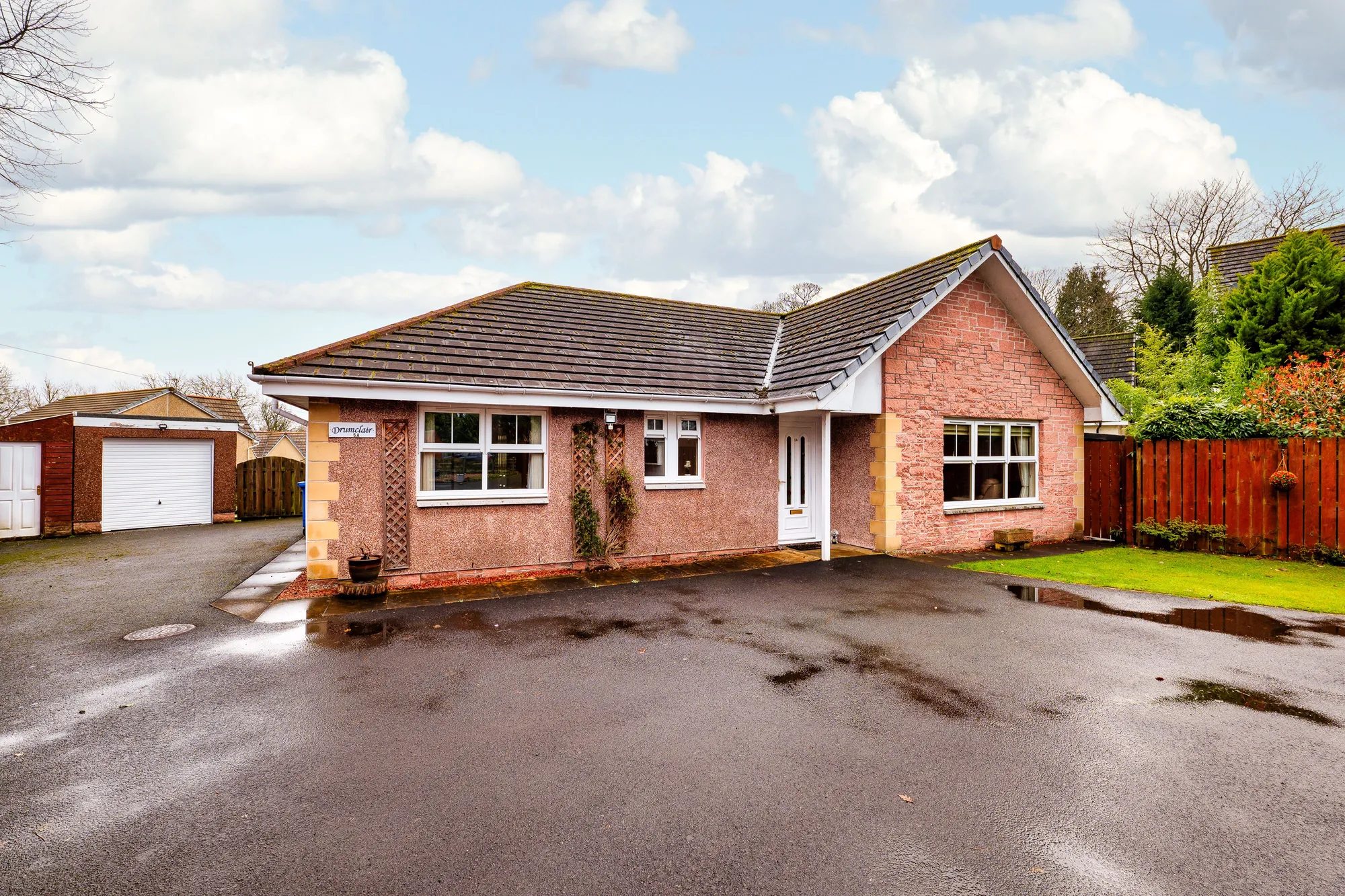 3 bed for sale in Carrongrange Avenue, Larbert  - Property Image 1