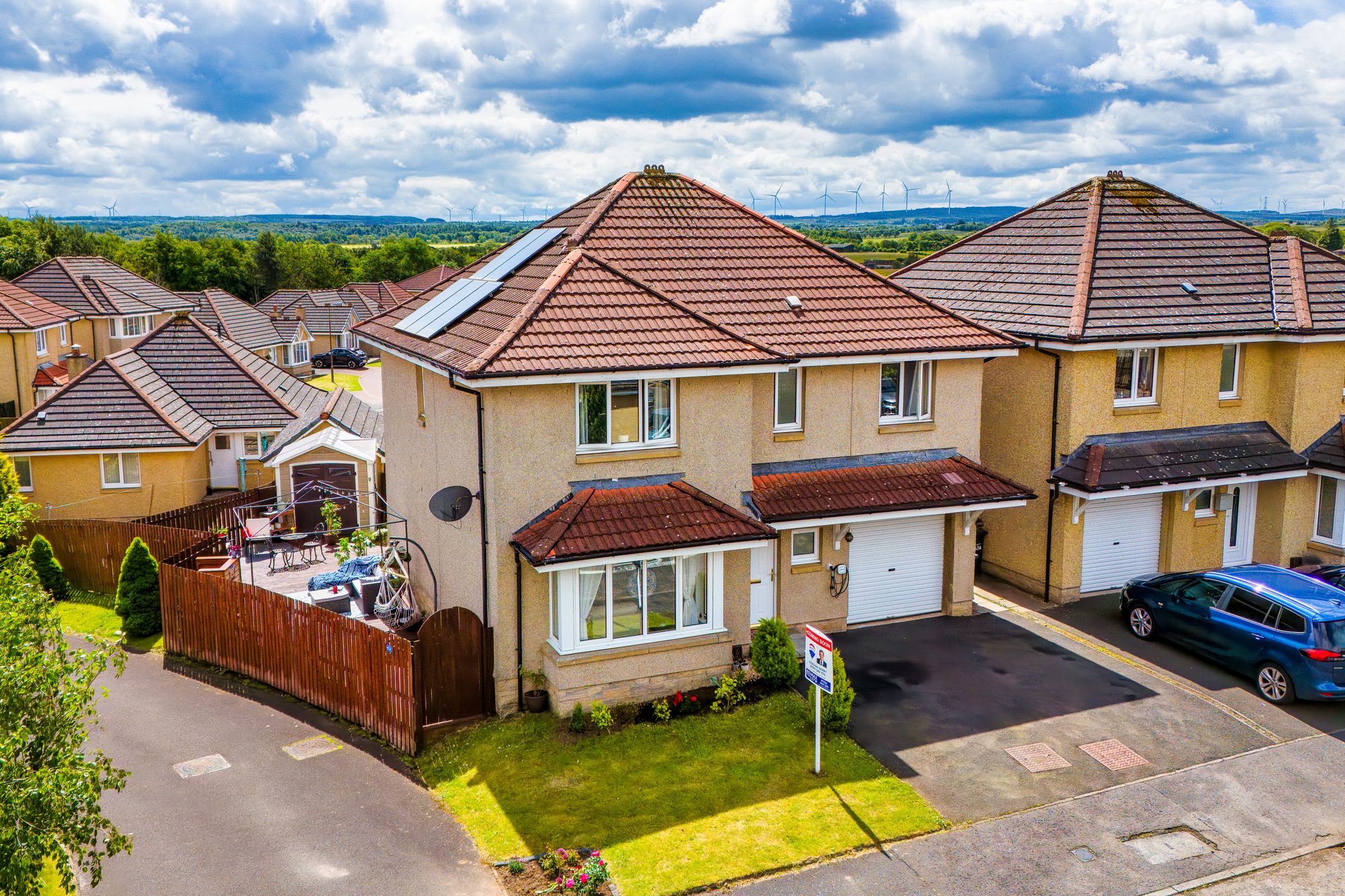 4 bed house for sale in Happy Valley Road, Bathgate 1