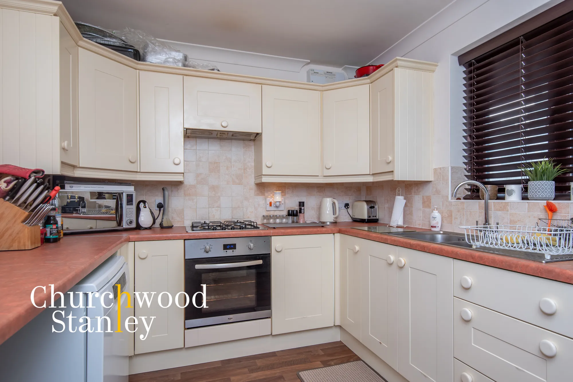 4 bed detached house to rent in Taylor Drive, Manningtree  - Property Image 2