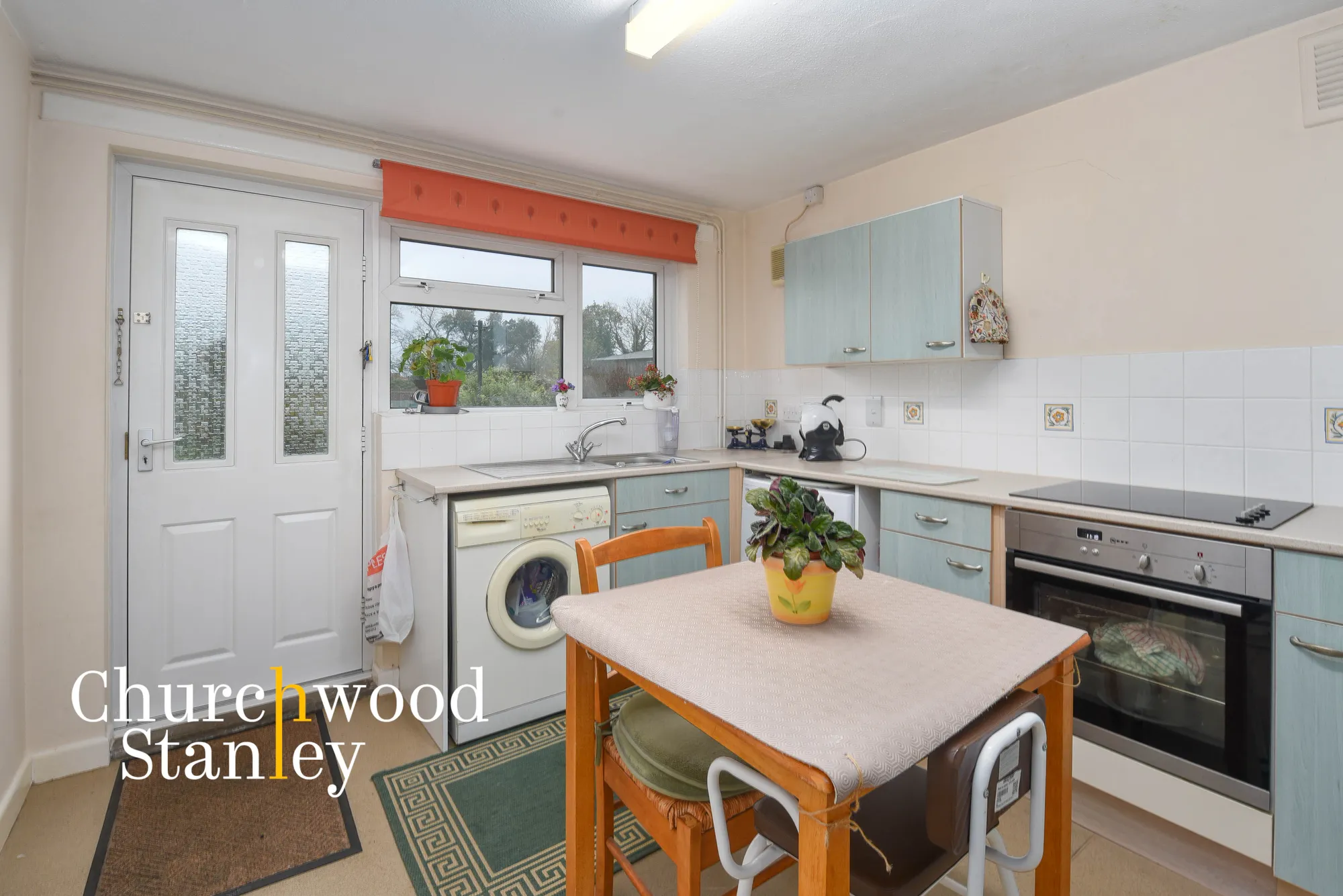 2 bed ground floor flat for sale in Colchester Road, Colchester  - Property Image 3