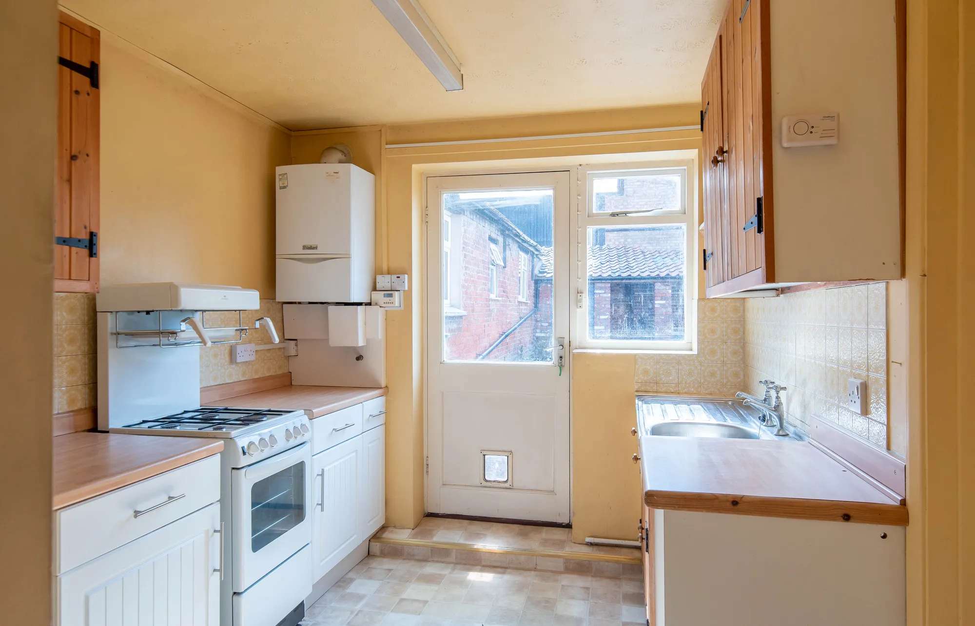 2 bed mid-terraced house to rent in The Green, Manningtree  - Property Image 6