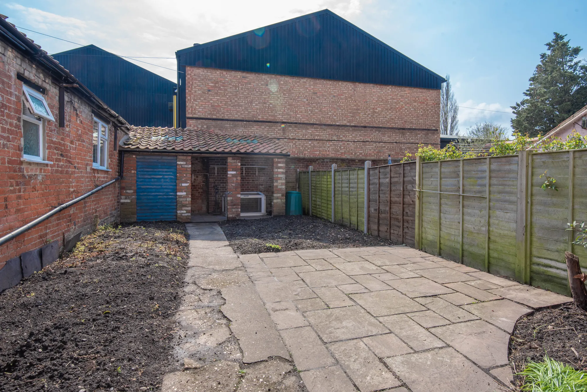 2 bed midterraced house to rent in The Green, Manningtree (ref 529099)