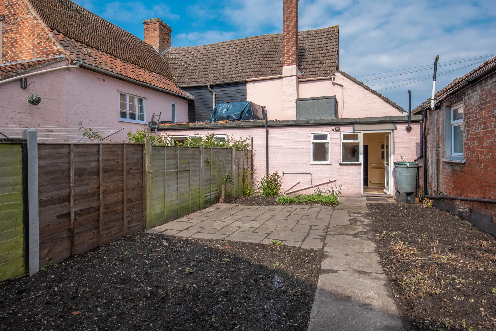 2 bed mid-terraced house to rent in The Green, Manningtree  - Property Image 4