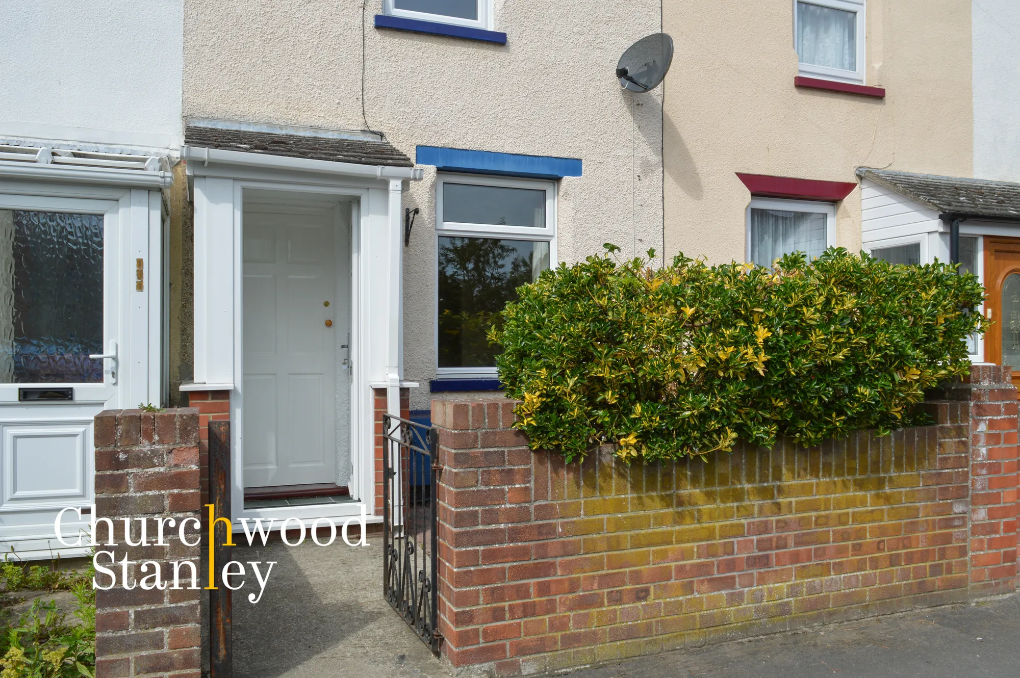 2 bed mid-terraced house to rent in Manor Road, Harwich  - Property Image 2