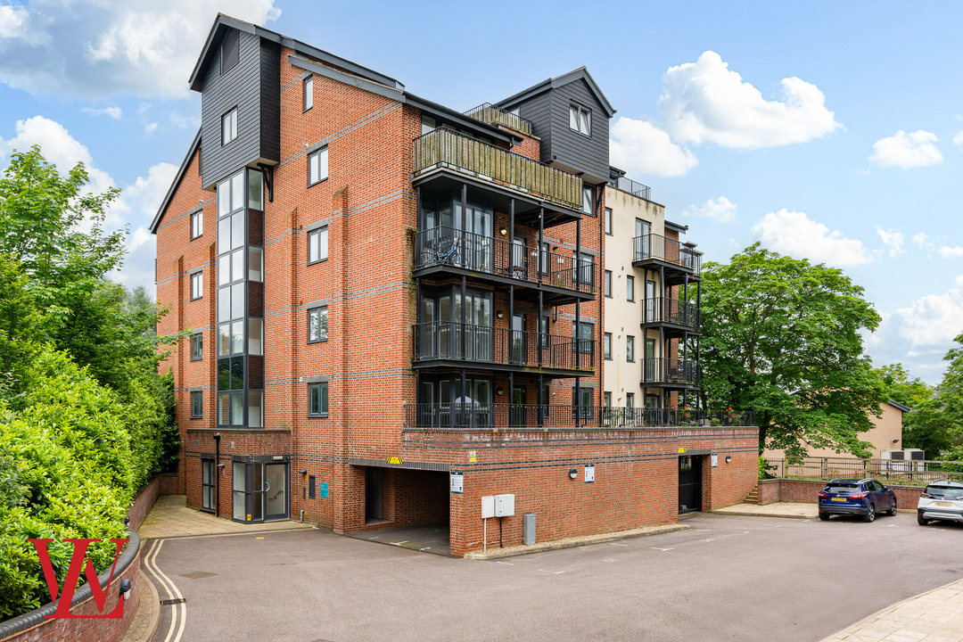 2 bed apartment for sale in Tanners Wharf, Bishop's Stortford  - Property Image 1