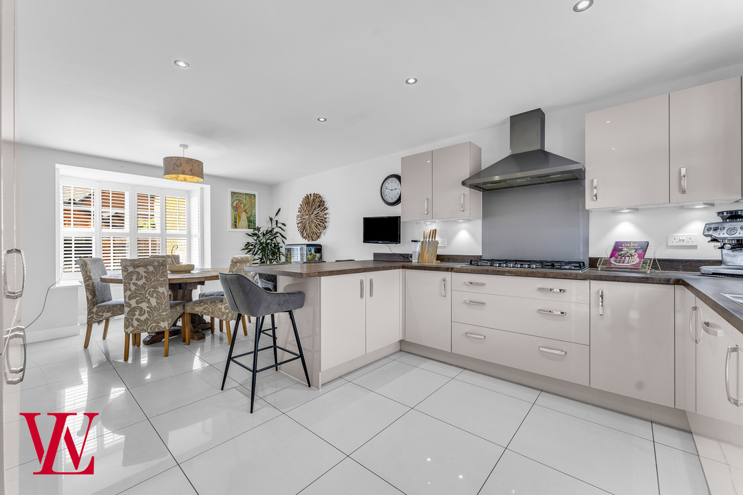 4 bed detached house for sale in Isabel Drive, Bishop's Stortford  - Property Image 4