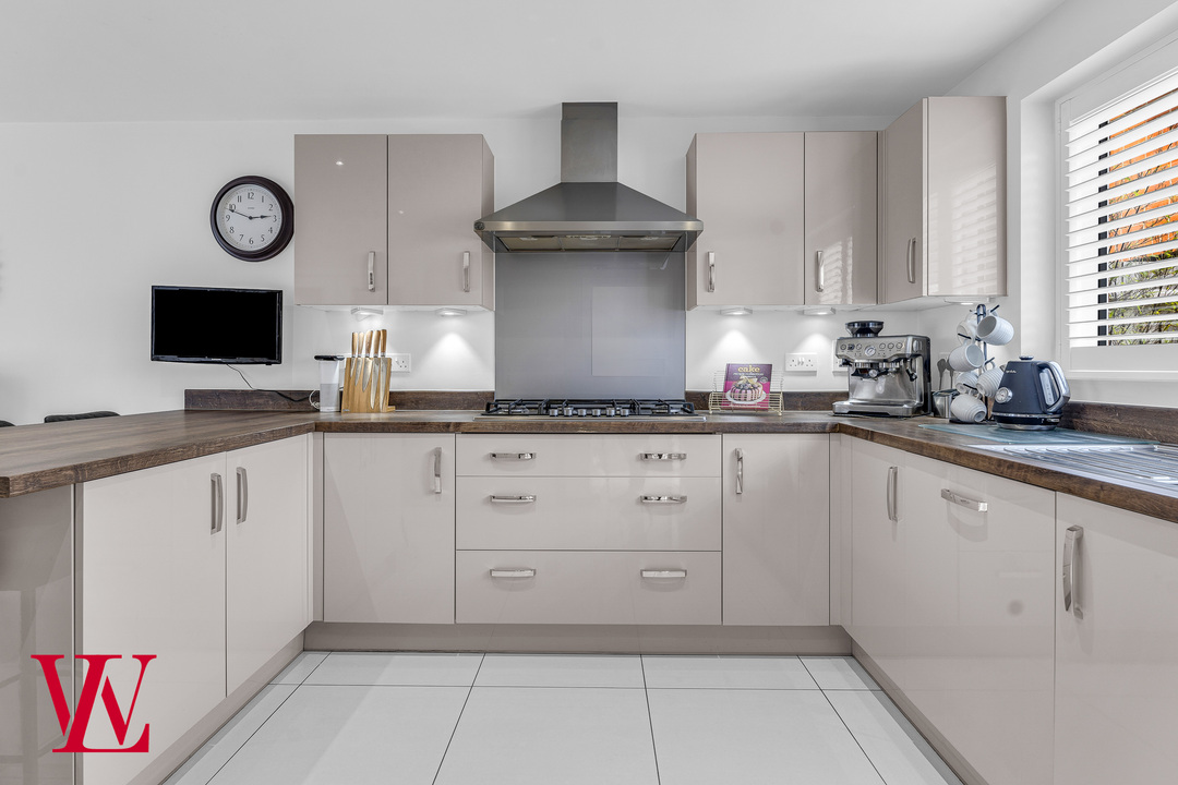 4 bed detached house for sale in Isabel Drive, Bishop's Stortford  - Property Image 6