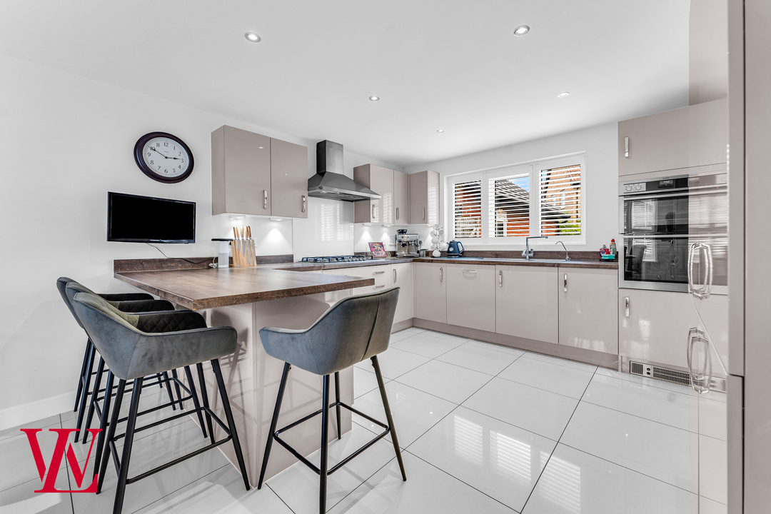 4 bed detached house for sale in Isabel Drive, Bishop's Stortford  - Property Image 3