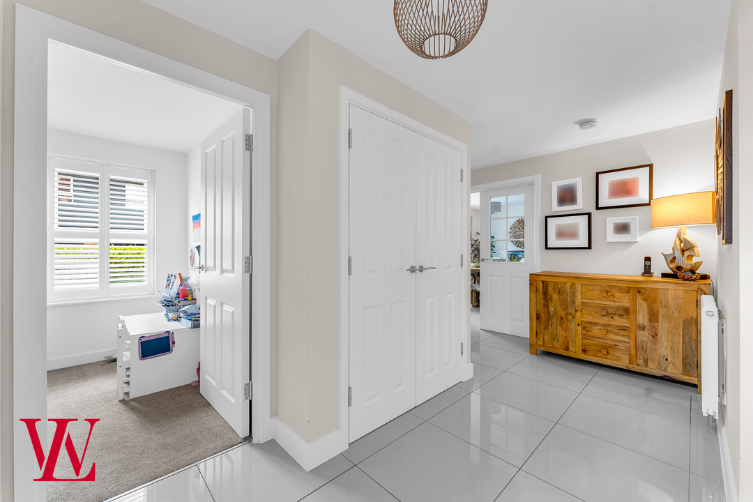 4 bed detached house for sale in Isabel Drive, Bishop's Stortford  - Property Image 9