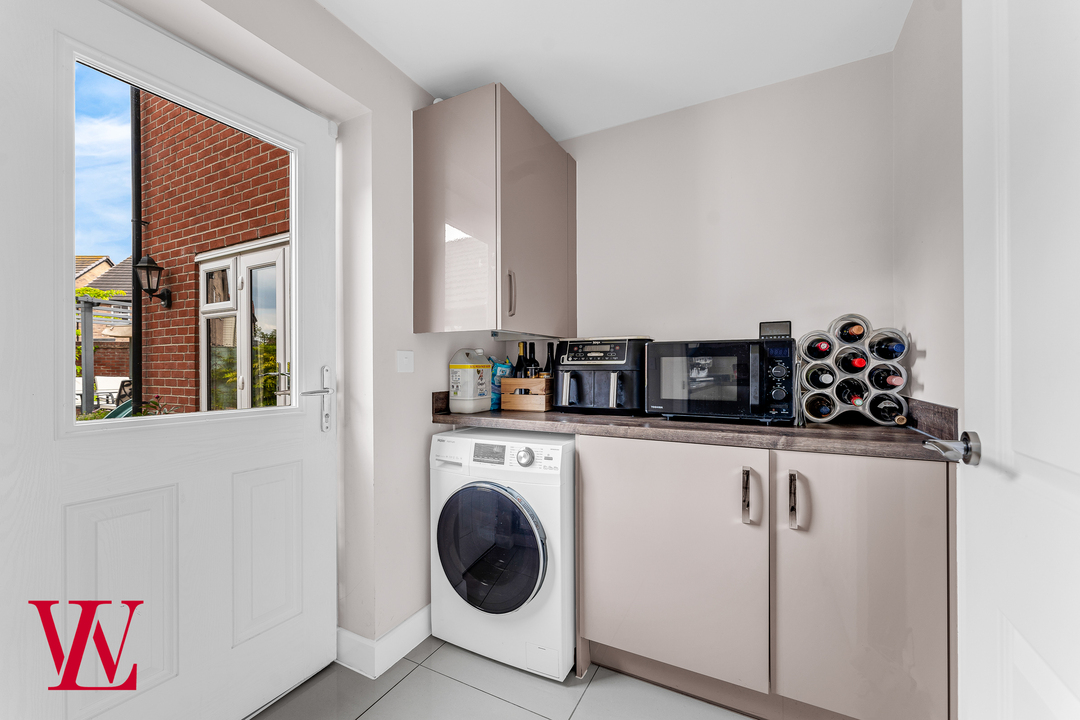 4 bed detached house for sale in Isabel Drive, Bishop's Stortford  - Property Image 8