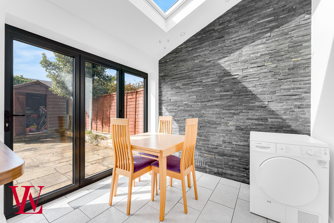 3 bed semi-detached house for sale in Robinson Close, Bishop's Stortford  - Property Image 5