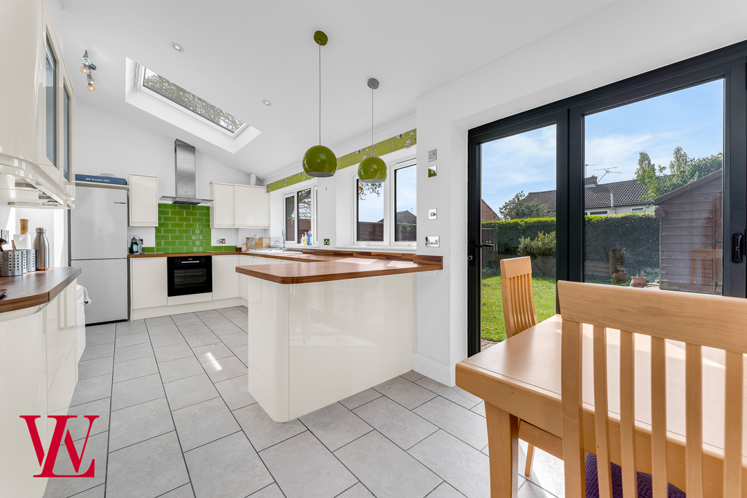 3 bed semi-detached house for sale in Robinson Close, Bishop's Stortford  - Property Image 2