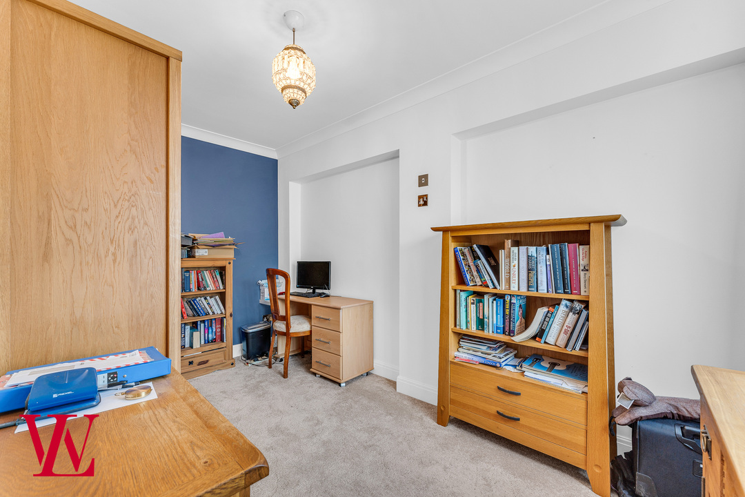 3 bed semi-detached house for sale in Robinson Close, Bishop's Stortford  - Property Image 11