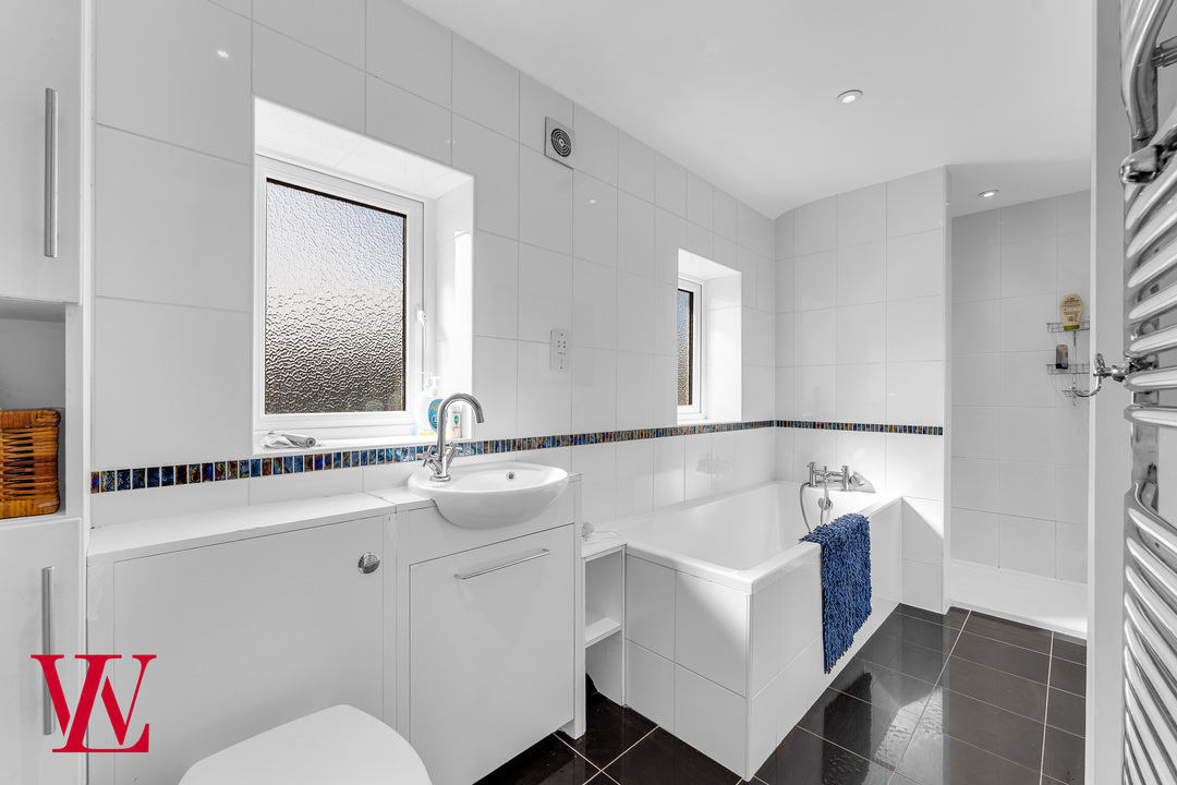 3 bed semi-detached house for sale in Robinson Close, Bishop's Stortford  - Property Image 16