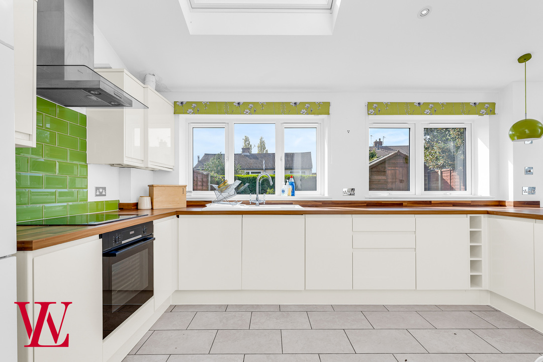3 bed semi-detached house for sale in Robinson Close, Bishop's Stortford  - Property Image 6
