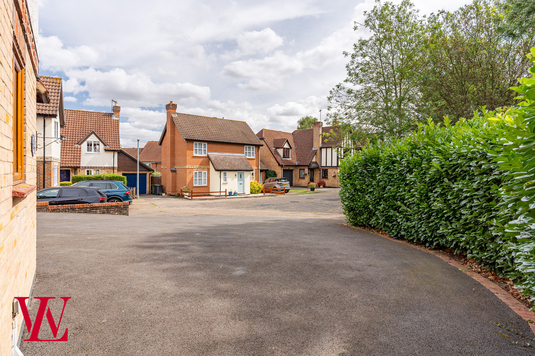 5 bed detached house for sale in Nursery Rise, Dunmow, Essex  - Property Image 33