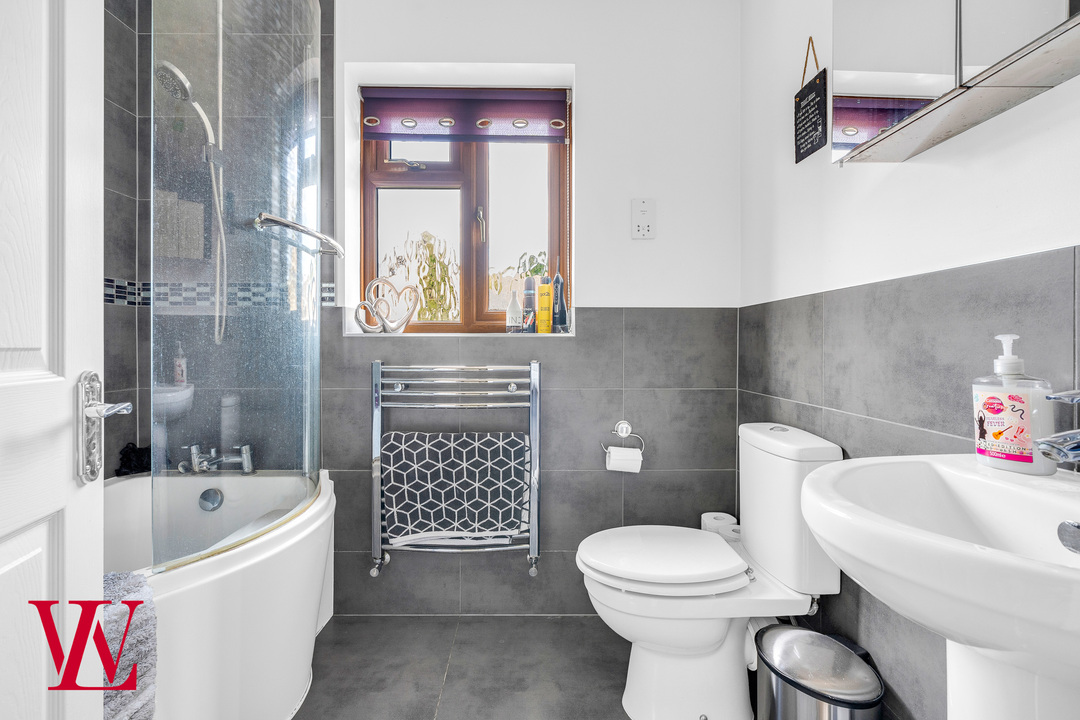 5 bed detached house for sale in Nursery Rise, Dunmow, Essex  - Property Image 25