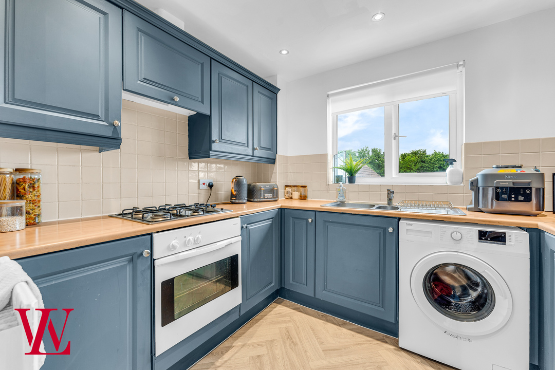 2 bed apartment for sale in Harris Green, Dunmow, Essex 7