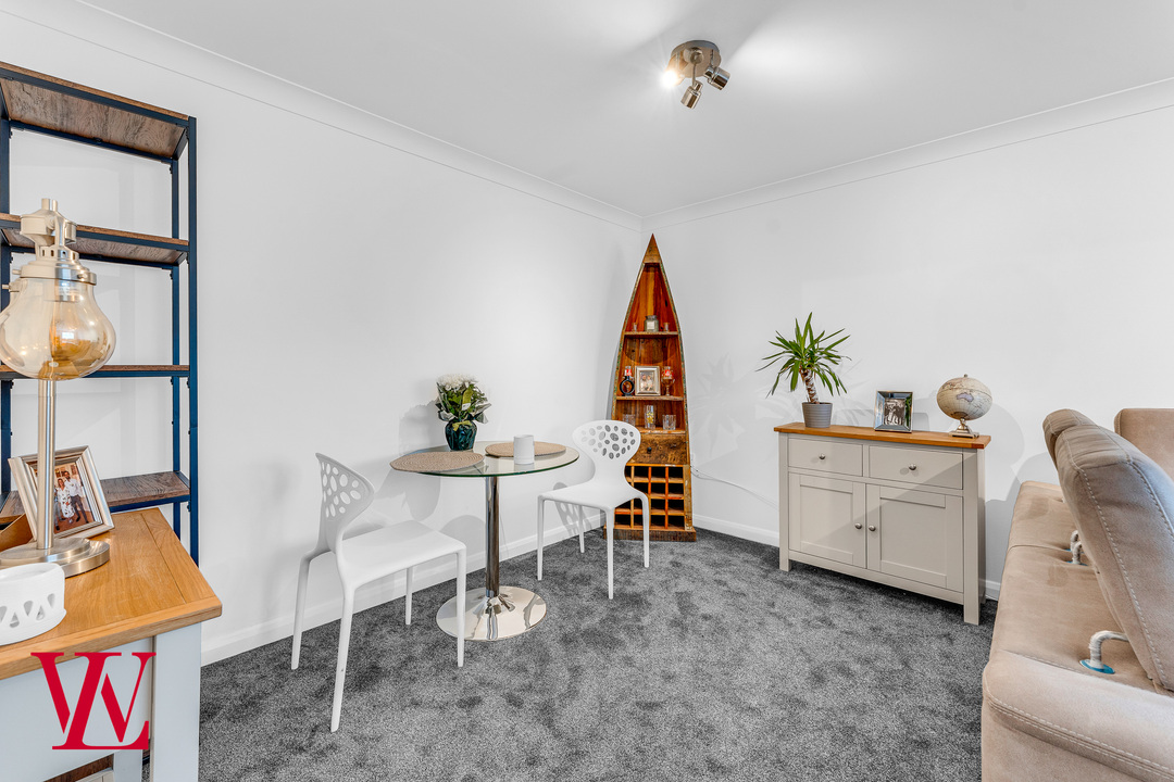 2 bed apartment for sale in Harris Green, Dunmow, Essex 4