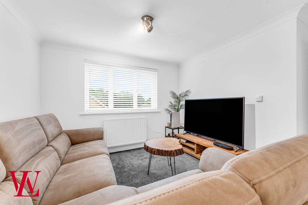 2 bed apartment for sale in Harris Green, Dunmow, Essex 3