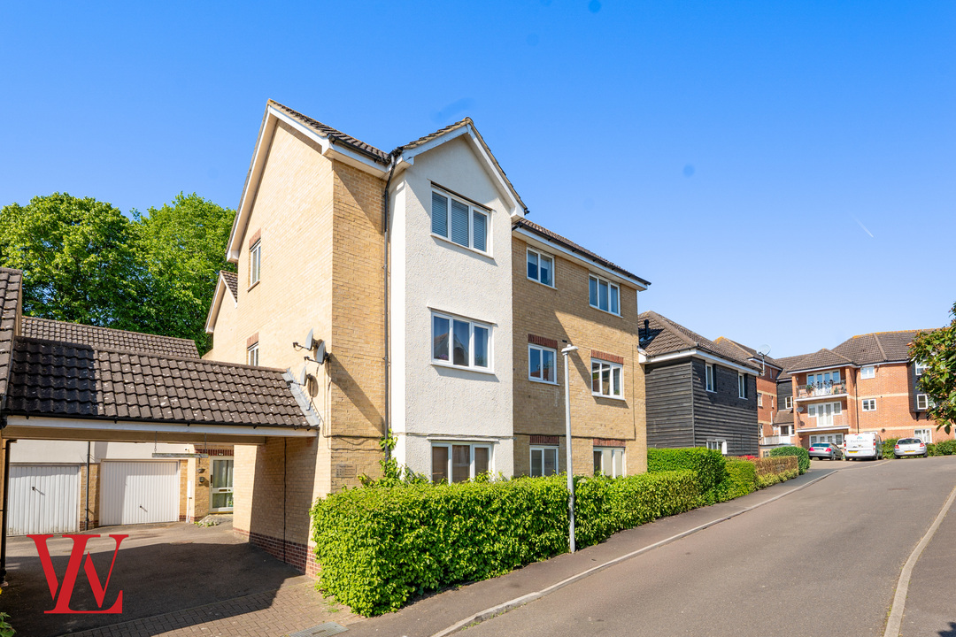 2 bed apartment for sale in Harris Green, Dunmow - Property Image 1