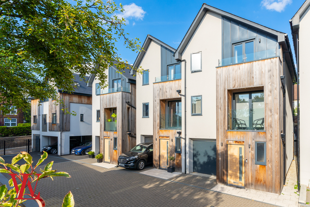 4 bed semi-detached house for sale in Red Close, Bishop's Stortford  - Property Image 1