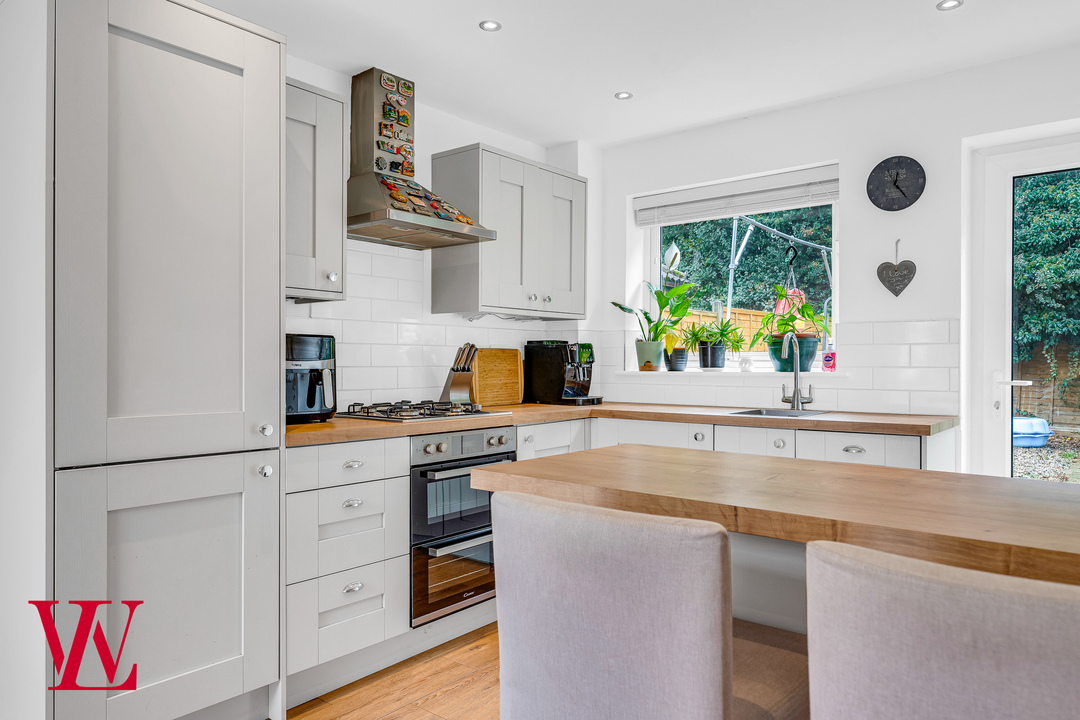 3 bed detached house for sale in De Mandeville Road, Bishop's Stortford  - Property Image 5